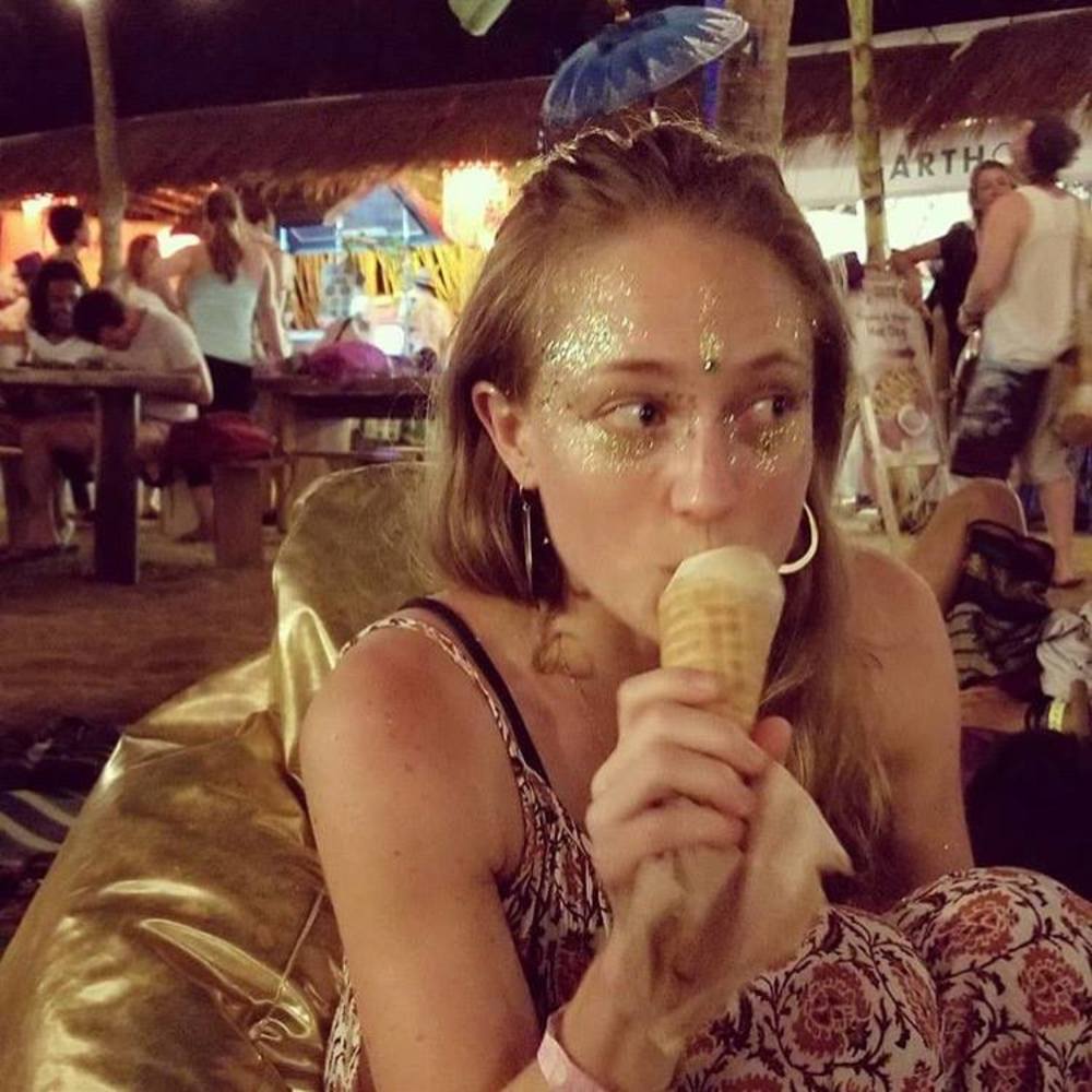 Meet your Posher, Casie